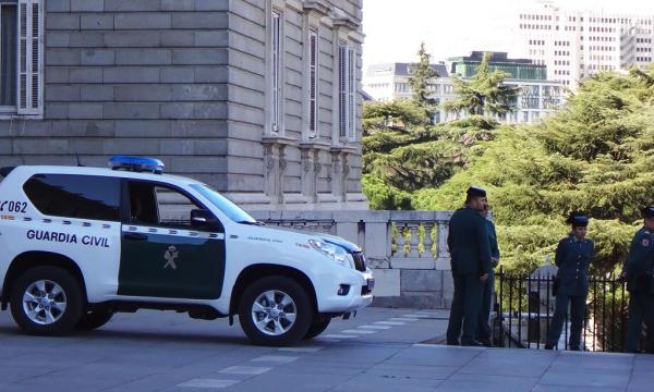 guardias_civiles_en_el_palacio_de_oriente.jpg guardias_civiles_en_el_palacio_de_oriente.jpg