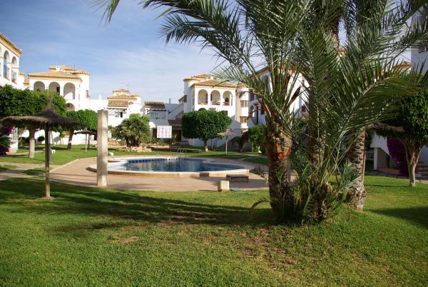 r_s.d._orihuela_costa_urb._jardines_de_la_hacienda_vistas_-_panoramio.jpg