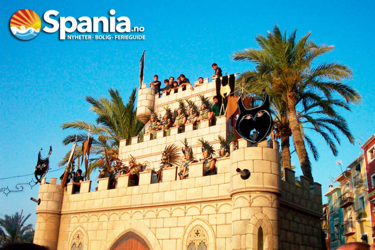 Juli i Villajoyosa – Moros y Cristianos, historisk teater