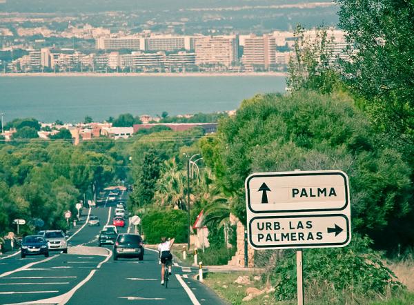 Foto: Det nye vedtaket på Palma på Mallorca kommer etter en sterk økning i antall søknader om å drive hotell og apartments i byen. Byrådet mener kapasiteten for nye overnattingssteder er sprengt. Tidligere i år ble det innført forbud mot all privat leilighetsutleie til turister under sommersesongen.