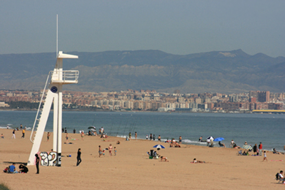 Foto: Til og med juni i år hadde 209 personer omkommet ved drukning i Spania. Bildet viser Playa el Altet i Alicante-bukta, Costa Blanca. 