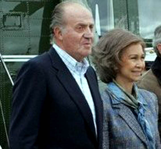 Foto: Juan Carlos ble innsatt som kongen av Spania den 22. november 1975 og ble ved tronen frem til sin abdikasjon den 19. juni 2014. Bildet viser den tidligere kongen sammen med kone Sofía av Spania.