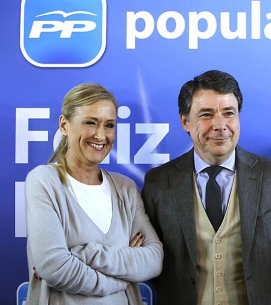 Foto: Cristina Cifuentes har vært en av Partido Populars mest profilerte politikere, de tre siste årene som regionspresident i Madrid. Bildet viser Cifuentes og hennes forgjenger Ignacio González som trakk seg etter korrupsjonsavsløringer i 2015. 