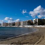 800px-PlayadelosLocos-TorreviejaEspaña