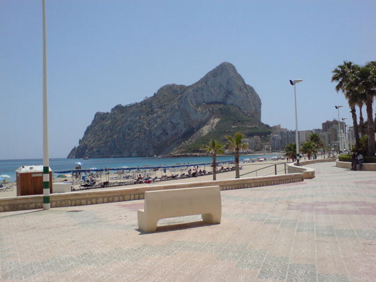 Politiet sendt ut for å fjerne parasoller fra stranden