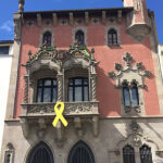 450px-Ajuntament_de_Terrassa_amb_llaç_groc (CROP)