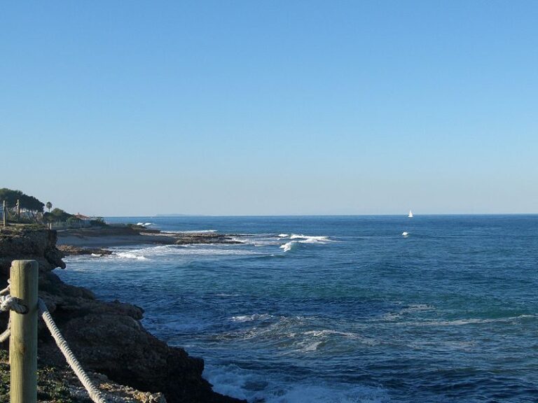 Høstværet spiste opp strand i Dénia
