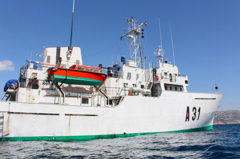 Kartlegger havbunnen i Altea-bukten