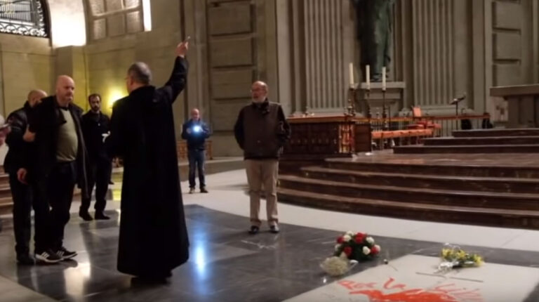 Malte rød due på Francos grav, kunstner pågrepet