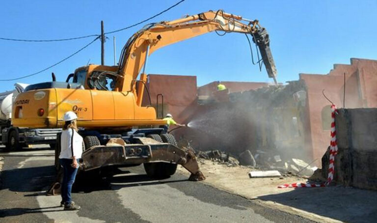 Bygde ulovlig, to års fengsel og huset revet