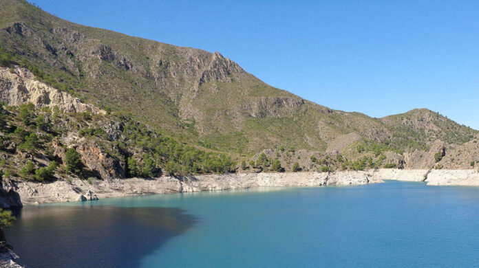 VARIERT LANDSKAP: Eksisterende stier skal knyttes sammen så man skal kunne gå eller sykle fra kysten helt til Cenajo demningen 158 km inn i landet.