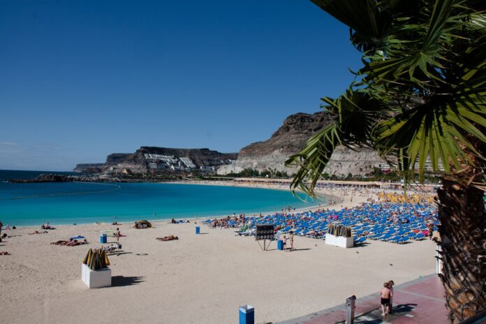 Amadores stranden i Mogán er en av strendene som ikke tilfredsstilte kvalitetskravene i 2019. [Foto: Bård Ove Myhr.]