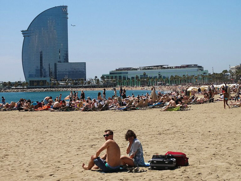 Også Katalonia letter på maske-påbudet