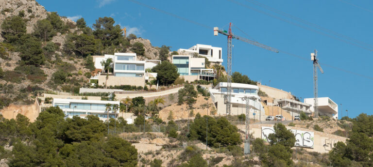 Luksusvillaer under oppføring i Mascarat i Altea.