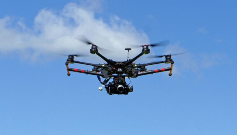 Nye droner overvåker trafikken – snart skriver de ut bøter