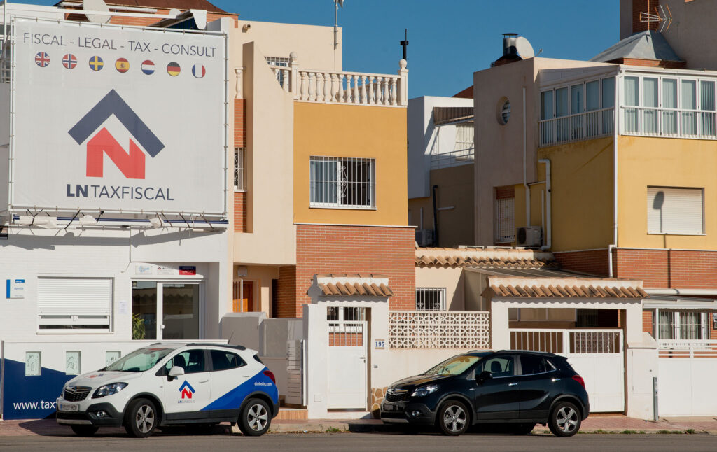 Bedriftens nye kontorer ligger i et eget nytt bygg nesten vegg i vegg med meglerkontoret på Los Altos i Orihuela Costa like syd for Torrevieja.