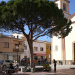 Plaza Mayor foran kirken i Alfaz del Pi.