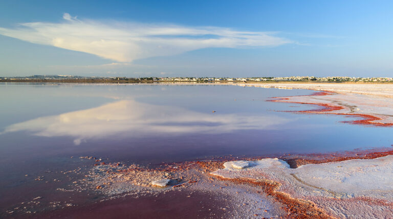 Saltsjøen utenfor Torrevieja åpnet 15. mars