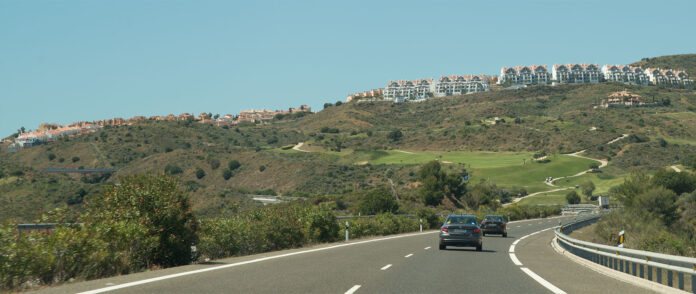 ferieboliger-marbella-vei Ferieboliger ved en av golfbanene utenfor Marbella på Costa del Sol.