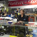 Norsktalende-mekaniker-Vittoria-Roberto-bak-disken