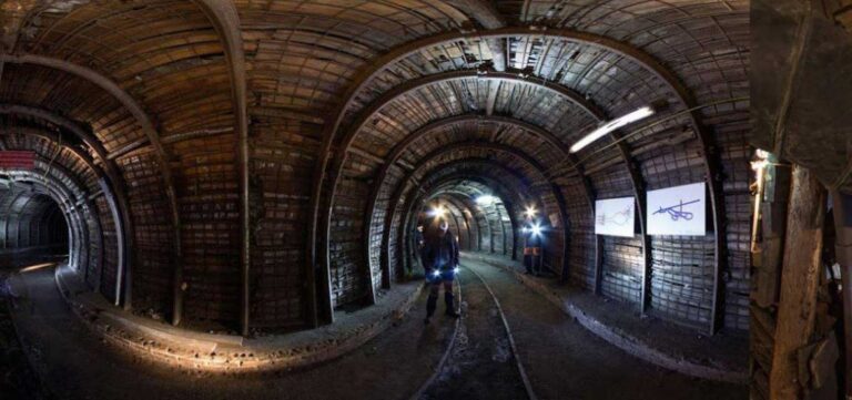 Turister betaler for å grave etter kull