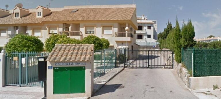 To-åring druket i bassenget