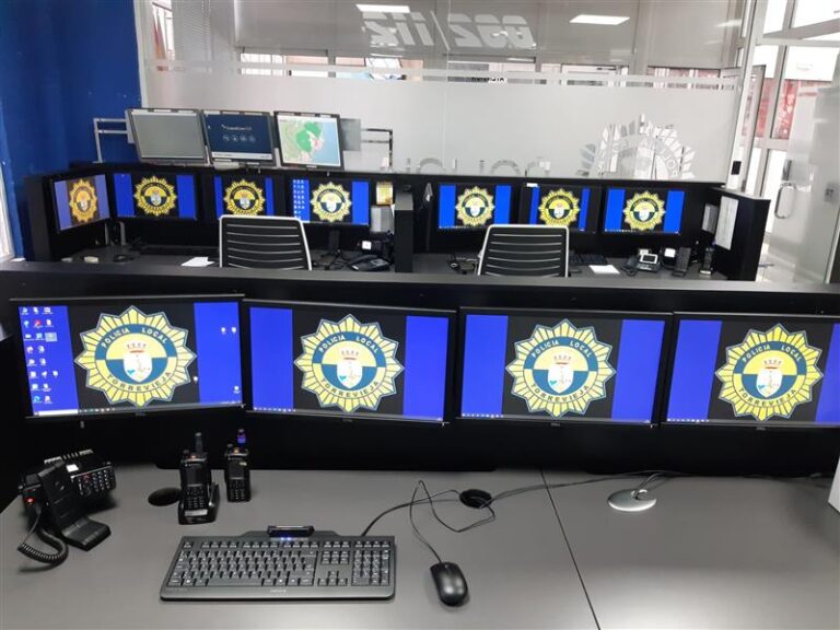 Politisjef gjemte millioner av euro i veggen