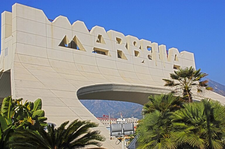 Seks pågrepet etter gjengvold blant svensker på Costa del Sol Seks pågrepet etter gjengvold blant svensker på Costa del Sol