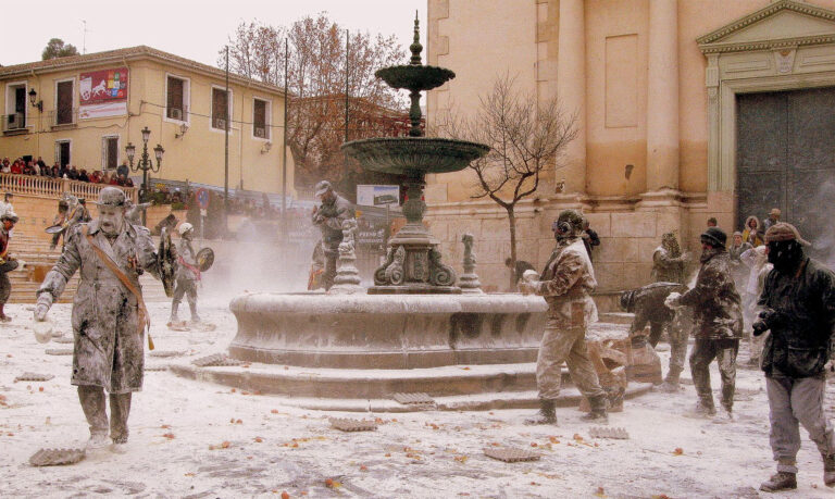 Els Enfarinats: Kaos, mel og egg – 28. desember hvert år