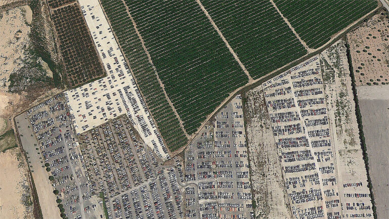 Alicante flyplass: Lei &laquo;åkre fulle av biler&raquo;