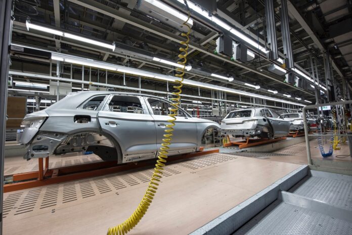 industri-fabrikk-bil