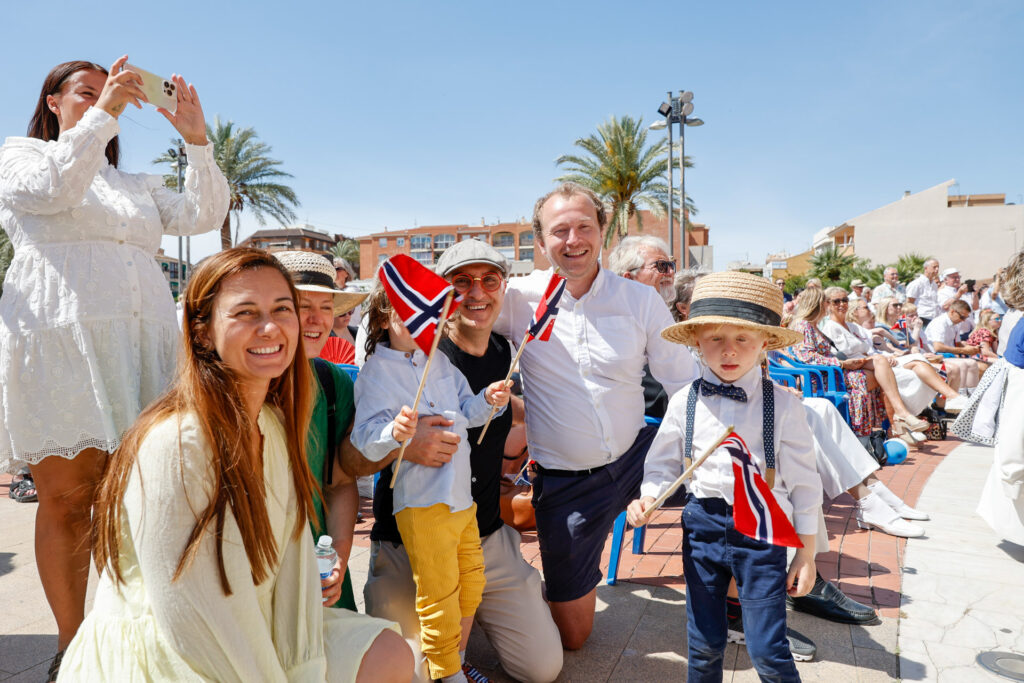 To Tusen Markerte 17 Mai I Alfaz Del Pi Spaniaposten Nyheter Fra Alicante Malaga Gran Canaria