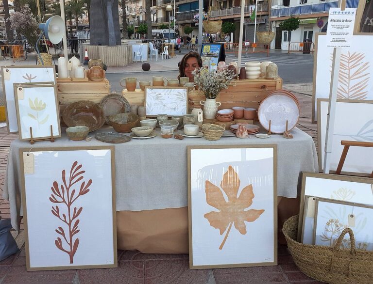 Håndverkere gjenopptar sitt søndags-marked i Jávea-havnen