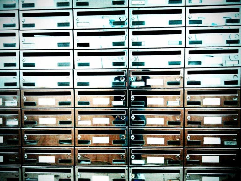 Tusener boliger på Orihuela Costa skal få post på døra, må slutte med &laquo;postrom&raquo;