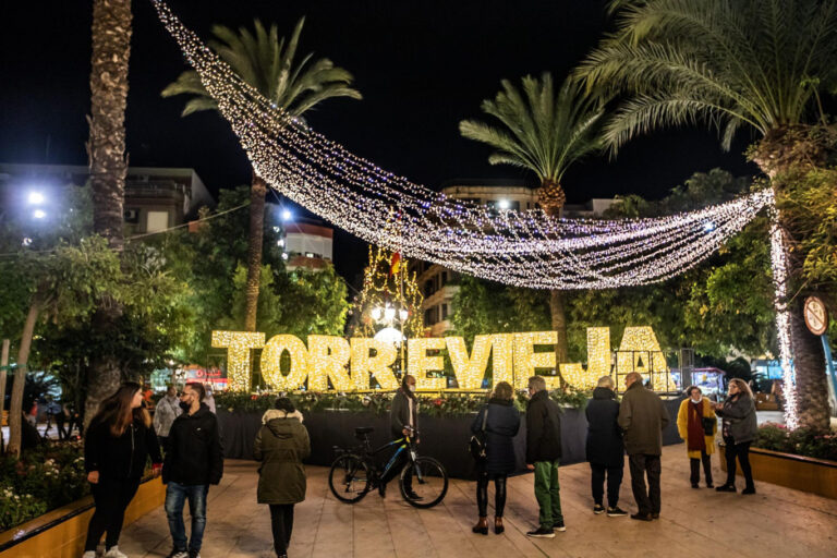 Søndag teller man Torreviejas svense jule-gran