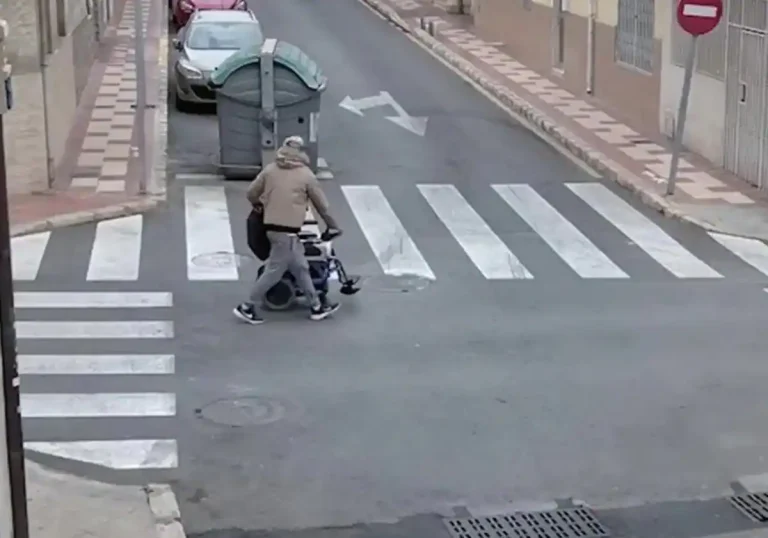 Prest arrestert for å ha stjålet en rullestol og lagt den ut for salg på internet