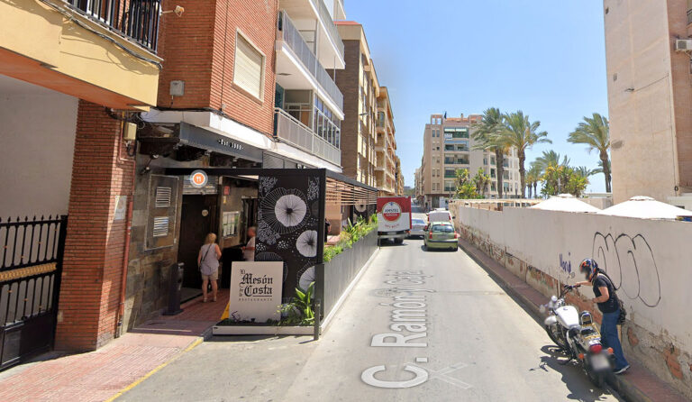 Fjerner gaterestauranter i Torrevieja for å få fart på trafikken mot strendene
