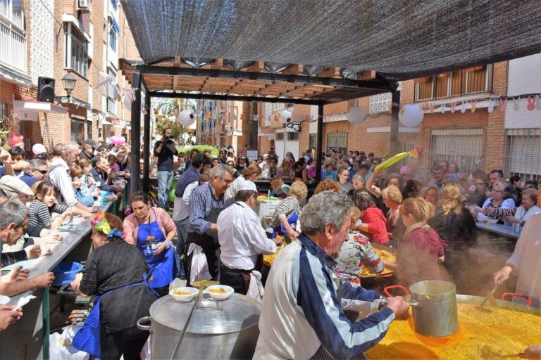 Feirer våren med gatefest i Fuengirola 13. april