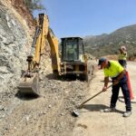 Varios-operarios-trabajan-en-las-obras-de-conexión-de-la-zona-norte-de-Torreblanca-con-la-AP-7