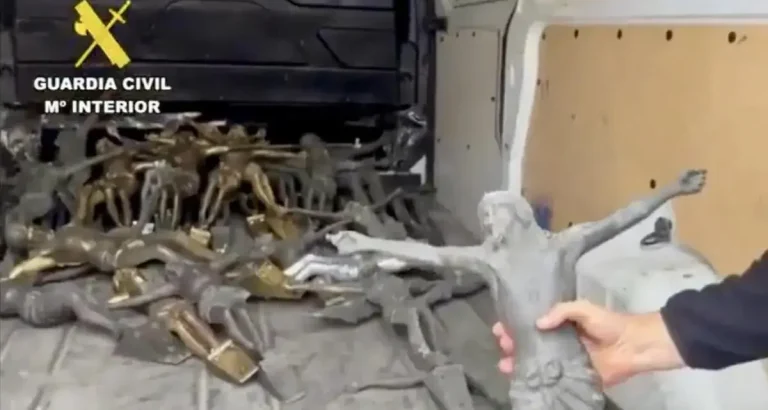 Stjal krusefikser fra døde