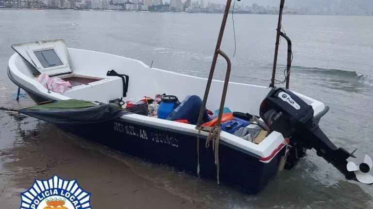 Gravide og barn krysset Middelhavet i jolle