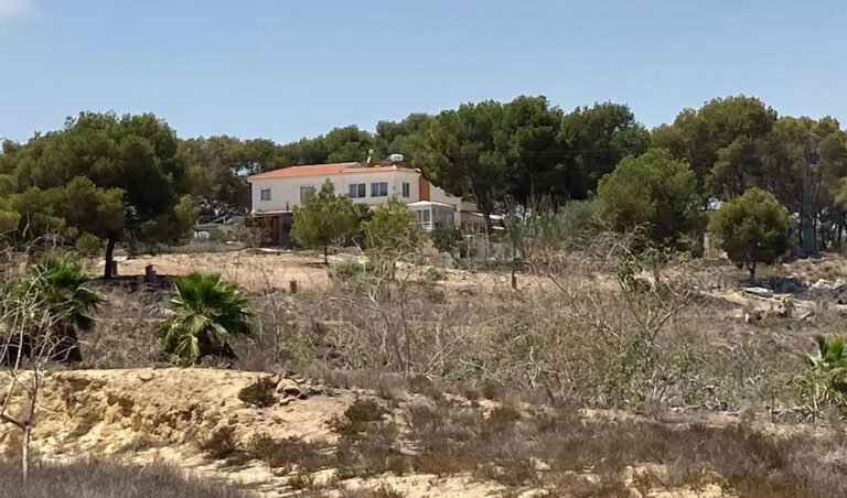 Norske Katrine (50) forblir i varetekt etter drap på ektemannen