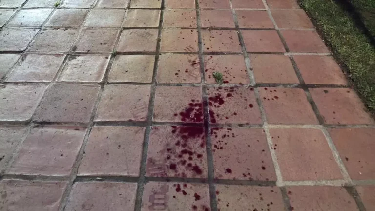 Nordmann (25) siktet for knivangrep mot tre dørvakter