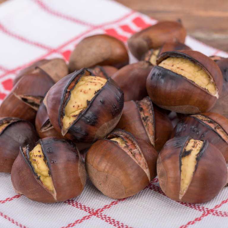 Ristede kastanjenøtter, duften av høst i Spania