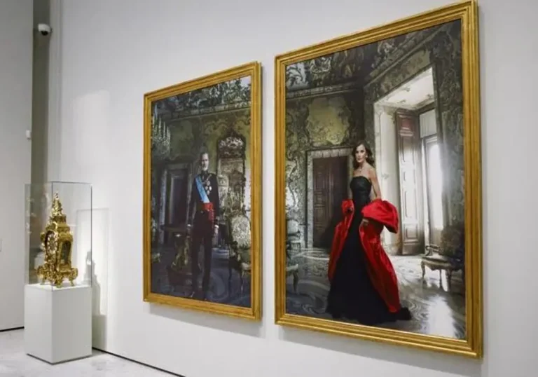 Kong Felipe og dronning Letizias portretter avduket etter ni måneder