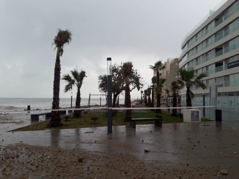 Storm fortsetter å herje på Costa del Sol, fortsatt kraftig regn og torden til tirsdag