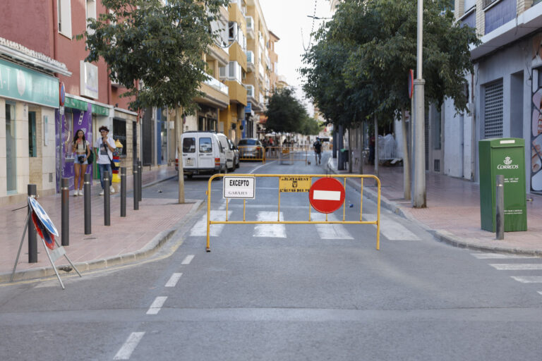 Sommerstengte gater i Alfaz del Pi