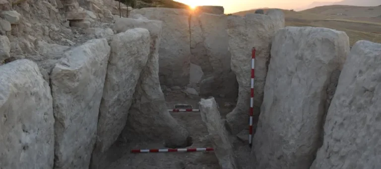 5000 år gammel gravkammer oppdaget i Malaga 5000 år gammel gravkammer oppdaget i Malaga