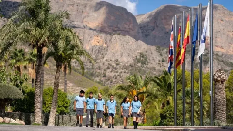 Elians britiske skole i La Nucía: Internasjonal utdanning og akademisk dyktighet