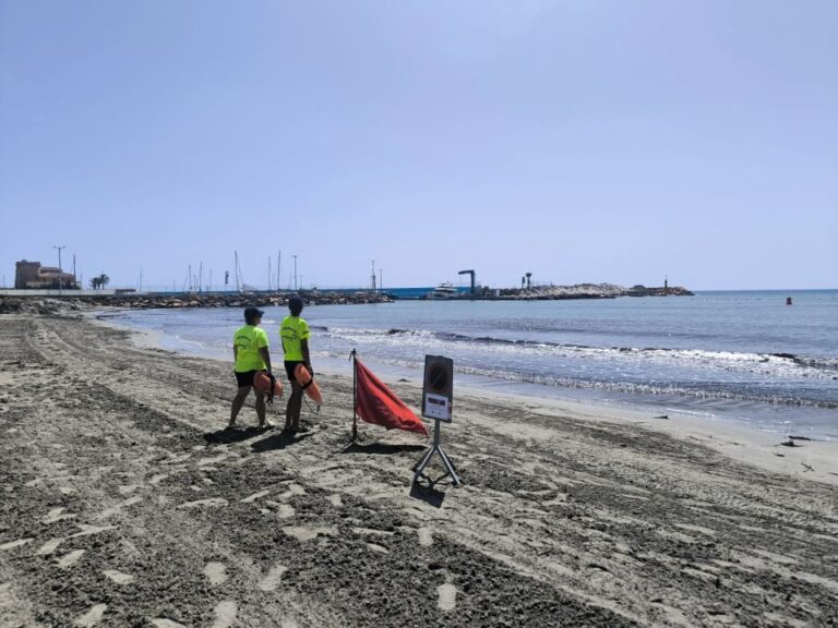 Stenger Costa Blanca-strand etter kloakk forurensning